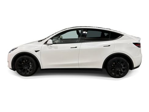 Certified 2023 Tesla Model Y Long Range AWD/4WD image 3