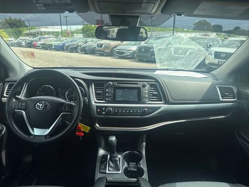 Used 2019 Toyota Highlander LE image 22