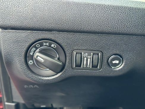 Used 2019 Chrysler 300 Touring w/ Sport Appearance Package image 19