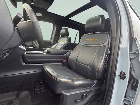 Used 2025 Ford Expedition Tremor image 27