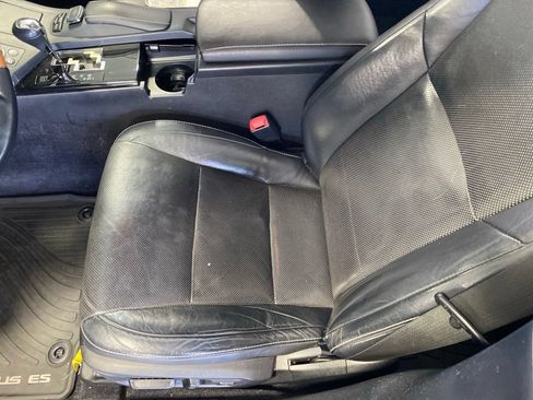 Used 2015 Lexus ES 300h w/ Navigation System Package FWD image 10