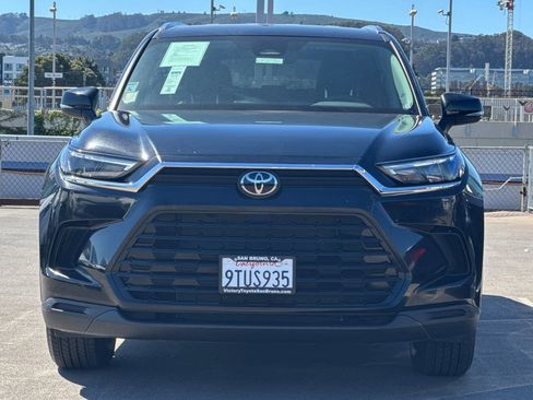 Used 2025 Toyota Grand Highlander AWD image 9