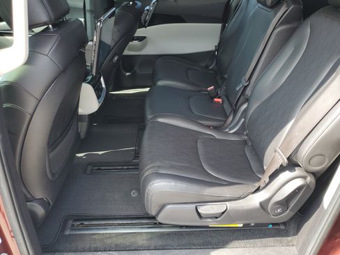 Used 2022 Kia Carnival SX image 27