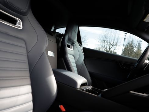 Used 2024 Jaguar F-TYPE R image 9