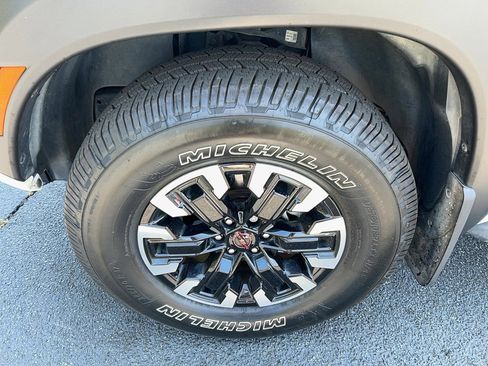 Used 2022 Nissan Frontier PRO-4X image 9