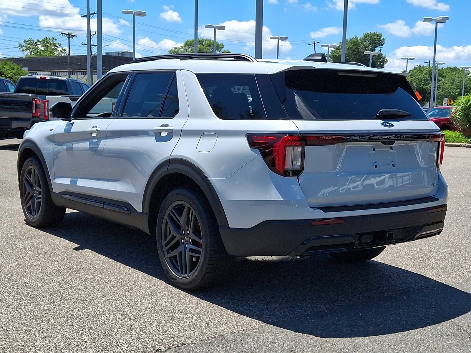 New 2026 Ford Explorer ST-Line w/ ST-Line Street Pack AWD/4WD image 4