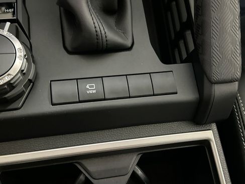 Used 2025 Toyota 4Runner Limited image 27