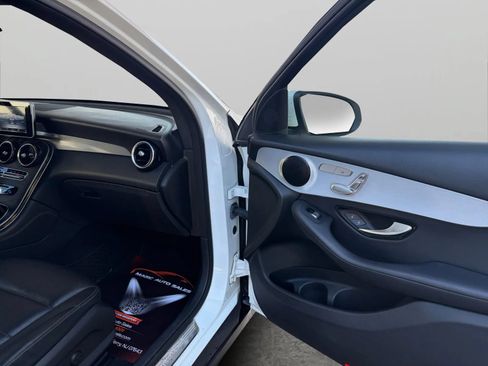 Used 2019 Mercedes-Benz GLC 300 4MATIC image 19