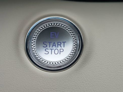 Used 2025 Genesis Electrified GV70 w/ Prestige Package AWD/4WD image 31