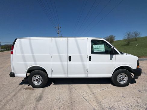 New 2025 GMC Savana 2500 w/ Driver Convenience Package RWD image 17