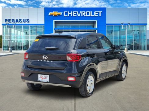 Used 2025 Hyundai Venue SE FWD image 5