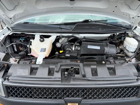 Used 2018 Chevrolet Express 2500 w/ Driver Convenience Package RWD image 33