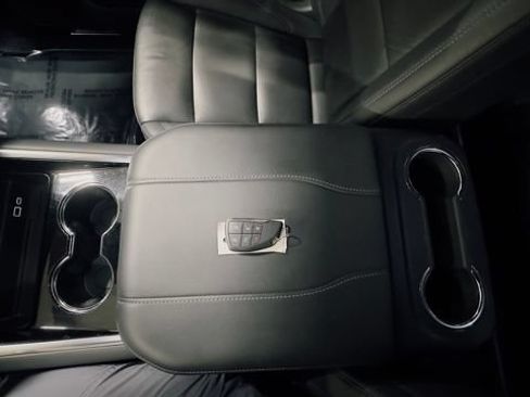 Used 2025 Chevrolet Tahoe LT AWD/4WD image 28