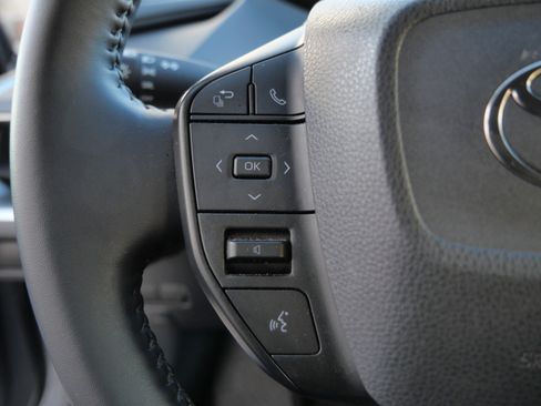 Certified 2025 Toyota Prius LE image 28