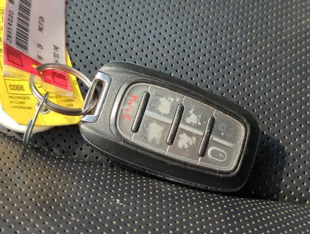 Certified 2018 Chrysler Pacifica Limited FWD image 39