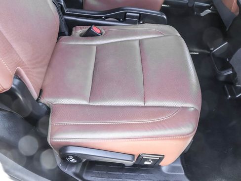 Used 2017 Toyota Highlander Limited AWD/4WD image 38