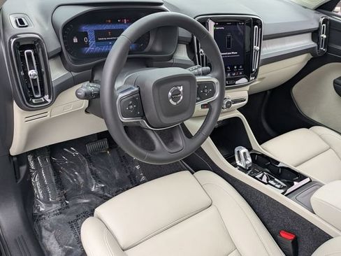 Used 2025 Volvo XC40 B5 Plus AWD/4WD image 12