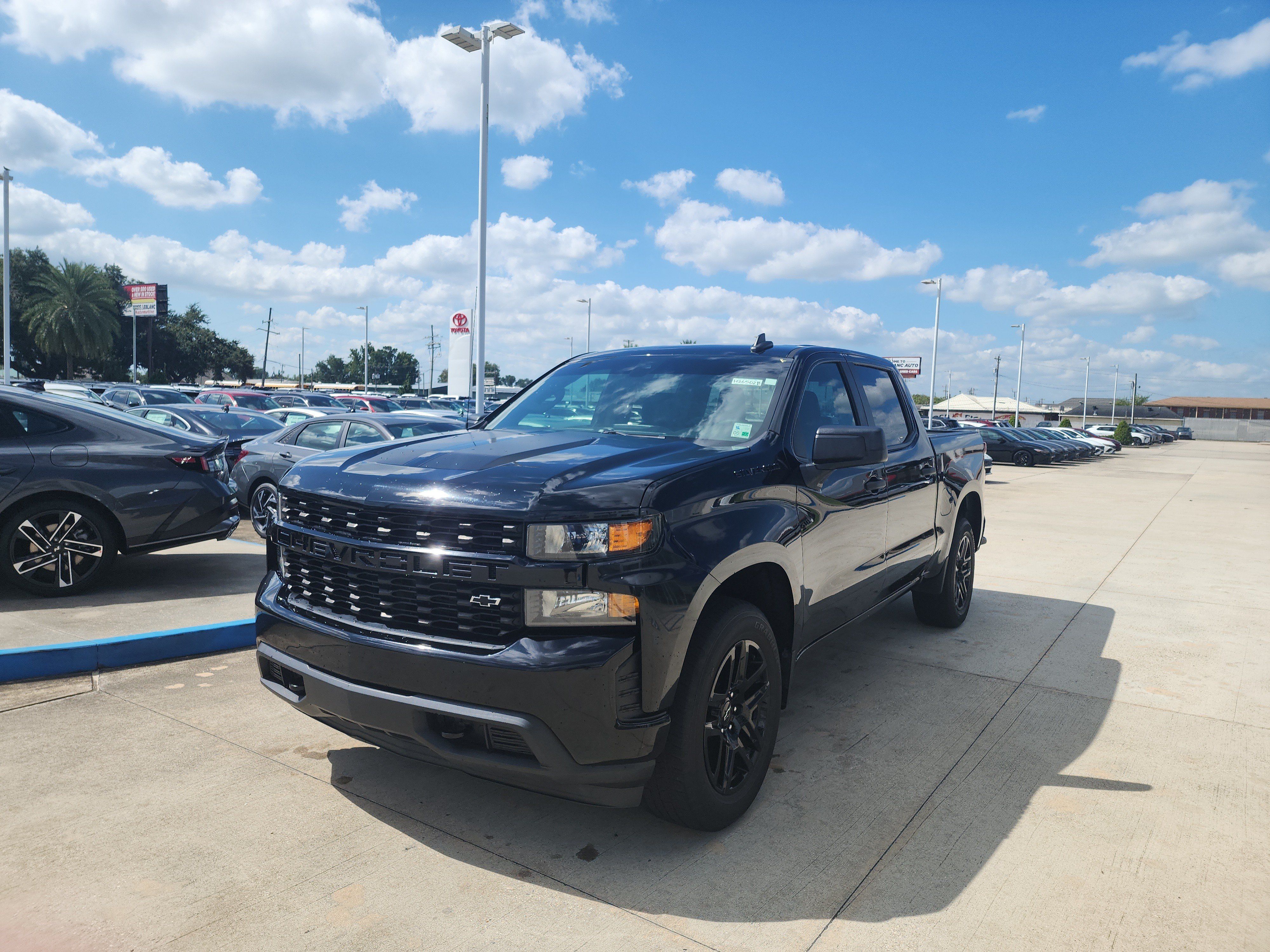 Used 2022 Chevrolet Silverado 1500 Custom w/ Rally Edition RWD image 3