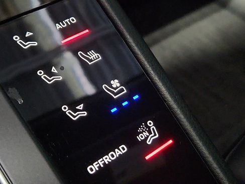 Used 2026 Porsche Macan AWD/4WD image 25