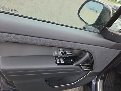 New 2025 Land Rover Range Rover Sport SE image 11