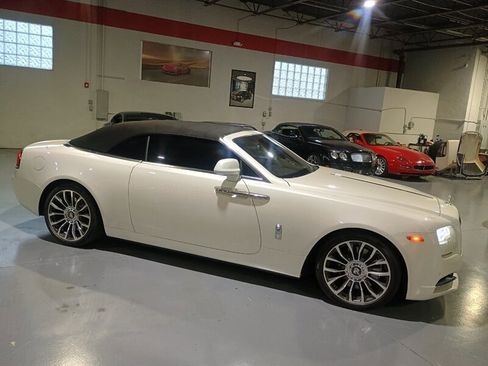 Used 2018 Rolls-Royce Dawn RWD image 33