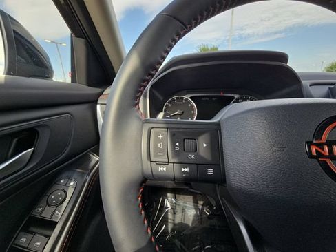 Used 2025 Nissan Rogue SV AWD/4WD image 11