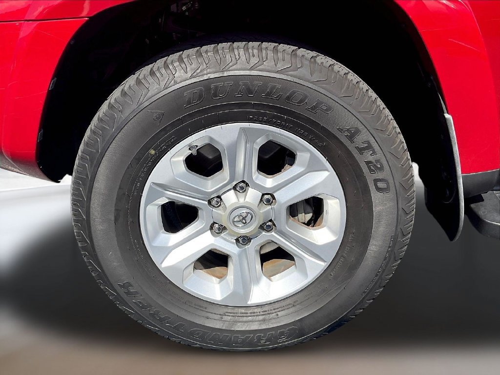 Used 2019 Toyota 4Runner SR5 AWD/4WD image 32