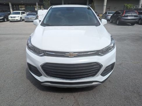 Used 2020 Chevrolet Trax LS w/ Tint and Cruise Package FWD image 4