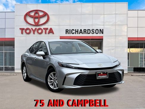 Used 2025 Toyota Camry LE image 1