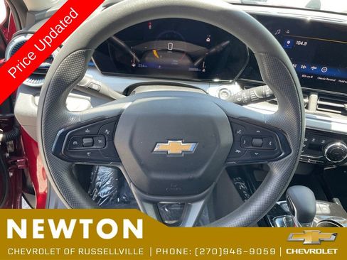 Used 2024 Chevrolet Trax LT FWD image 13