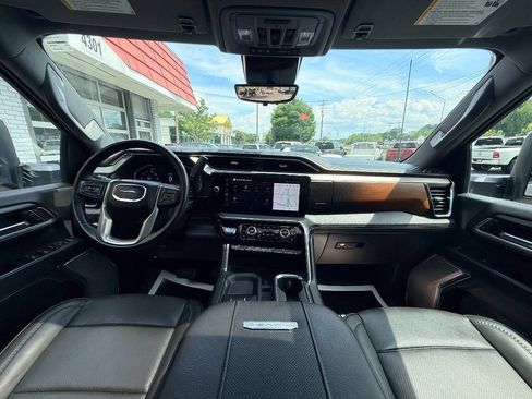 Used 2024 GMC Sierra 2500 Denali w/ Denali Reserve Package AWD/4WD image 40