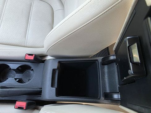 Used 2013 Volkswagen Jetta SE FWD image 22