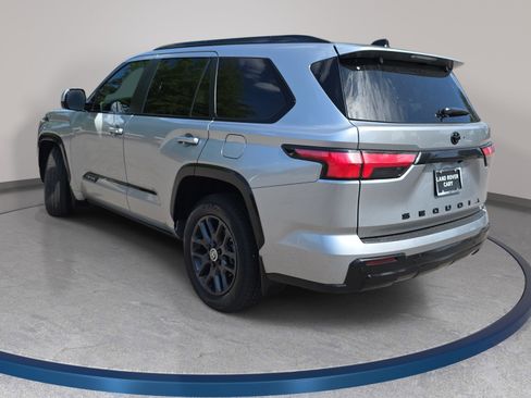 Used 2024 Toyota Sequoia Platinum AWD/4WD image 7
