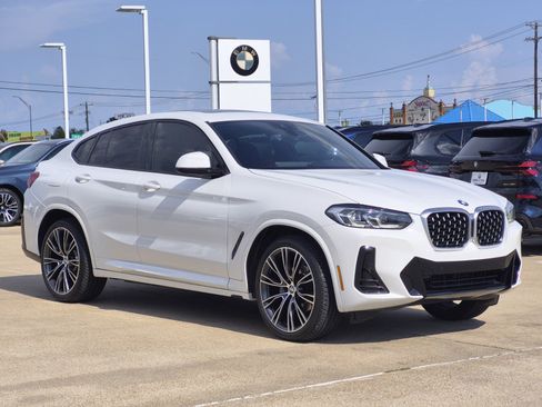 Used 2022 BMW X4 xDrive30i w/ M Sport Package 2 AWD/4WD image 3