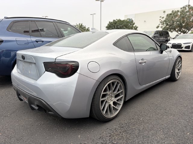 Used 2017 Toyota 86 RWD image 5