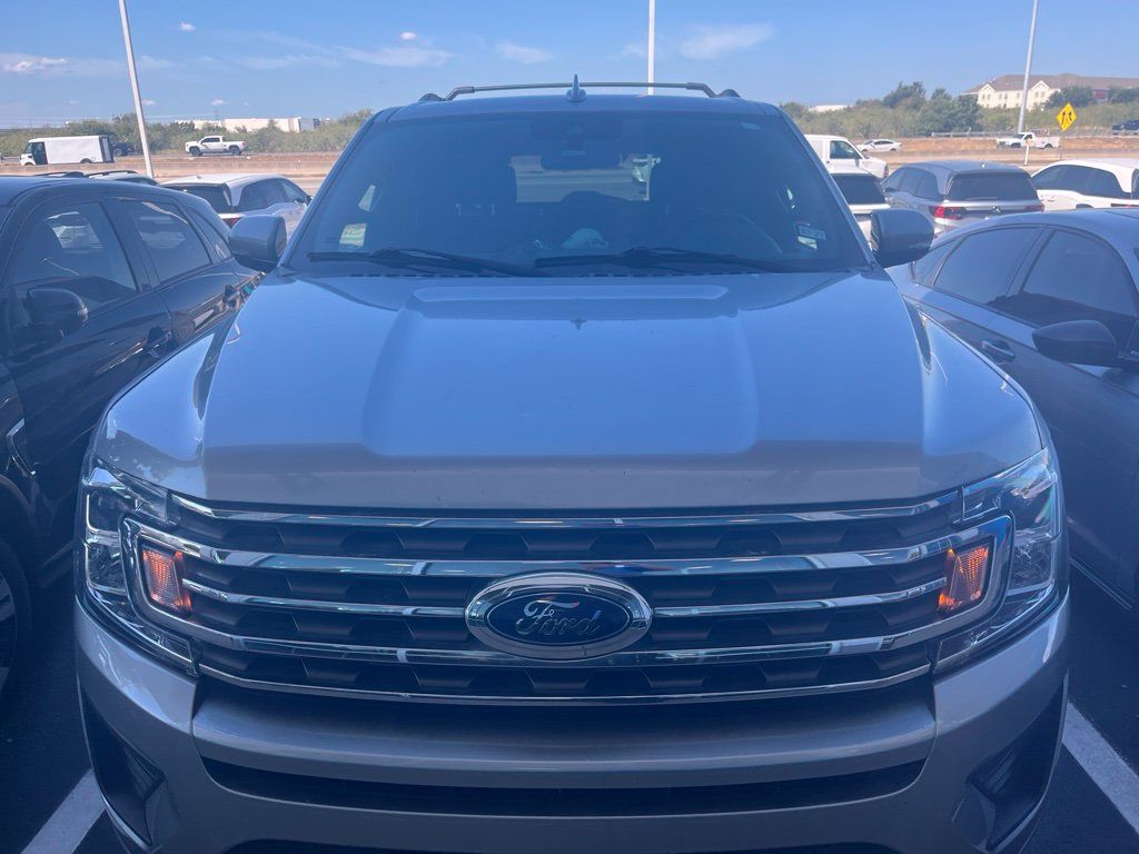 Used 2020 Ford Expedition XLT w/ Equipment Group 202A RWD image 2
