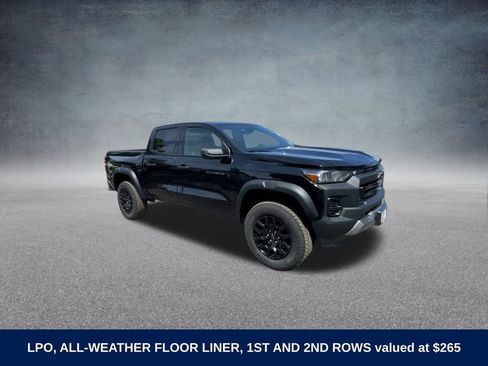Used 2025 Chevrolet Colorado Trail Boss image 2