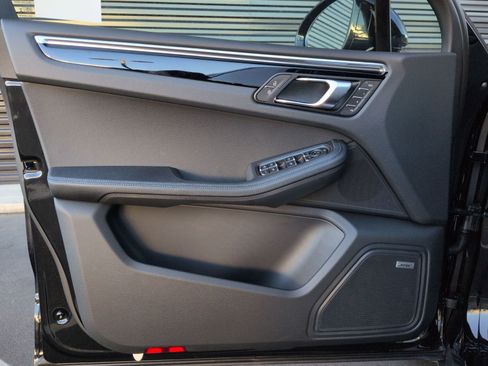 New 2026 Porsche Macan image 14