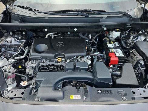 Used 2022 Toyota RAV4 LE AWD/4WD image 17