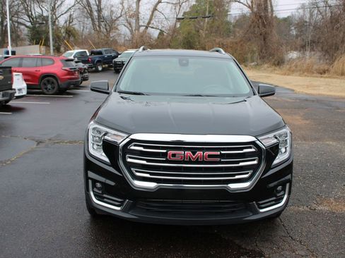Used 2024 GMC Terrain SLT image 3