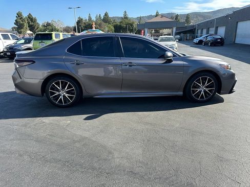 Used 2022 Toyota Camry SE FWD image 4