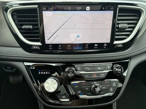 New 2027 Chrysler Pacifica Limited FWD image 33