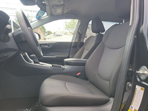 Used 2025 Toyota RAV4 XLE AWD/4WD image 21