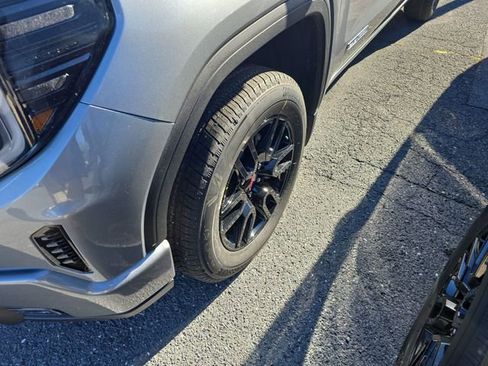 New 2026 GMC Sierra 1500 Elevation image 8