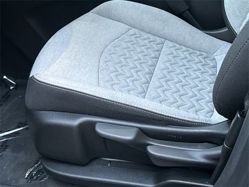 Used 2022 Chevrolet Equinox LS image 18