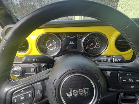 Used 2023 Jeep Wrangler Sport S image 5