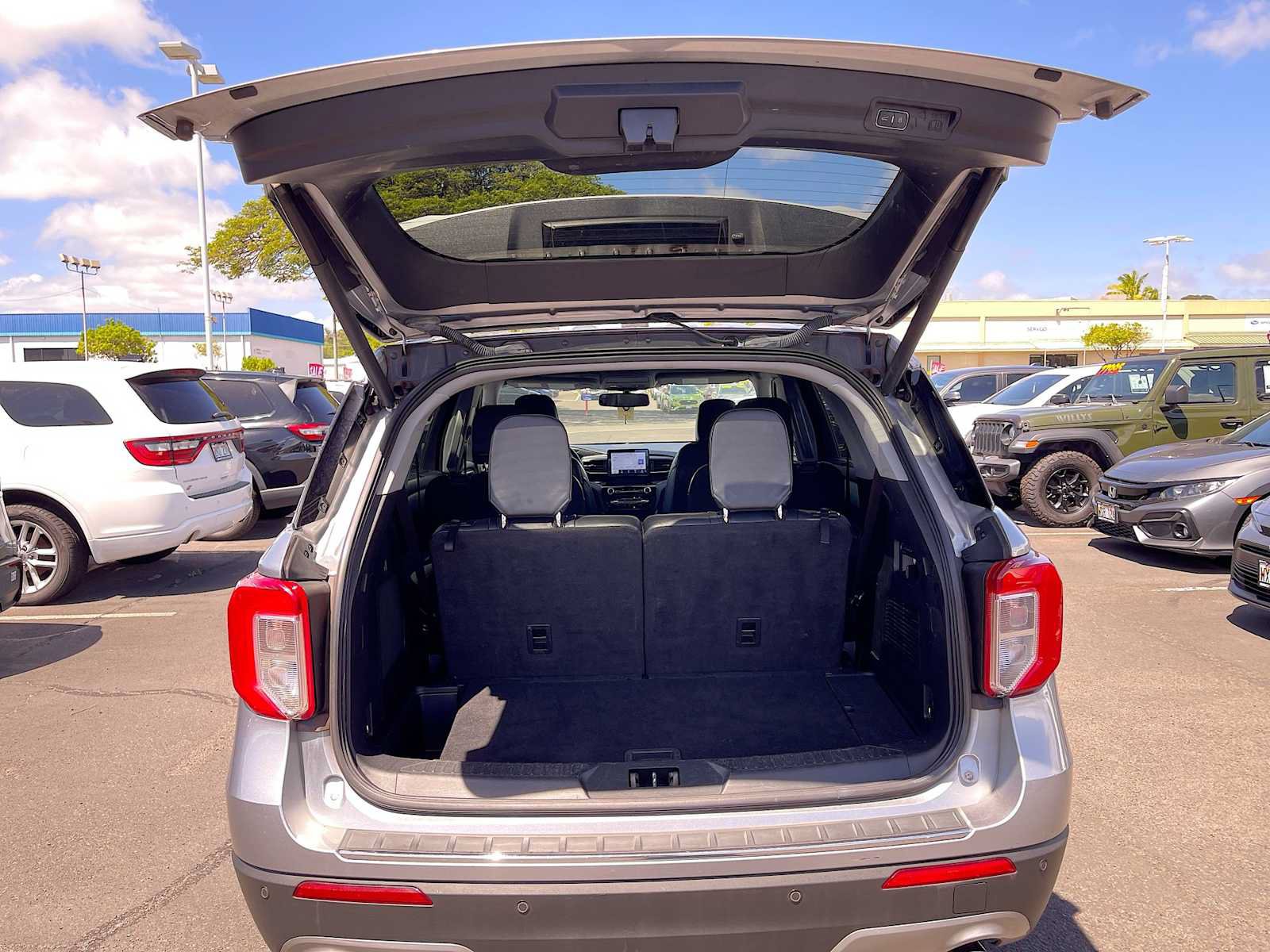 Used 2022 Ford Explorer Limited w/ Equipment Group 301A RWD image 26