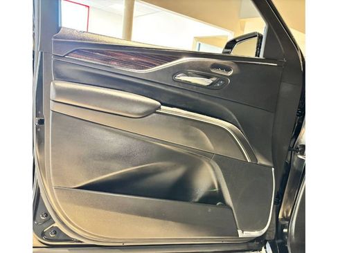 Used 2021 Cadillac Escalade Luxury image 17