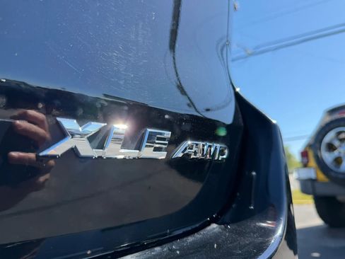 Used 2017 Toyota Highlander XLE AWD/4WD image 9