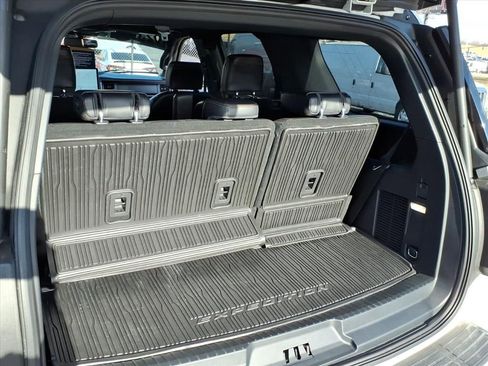 Certified 2023 Ford Expedition Platinum image 12